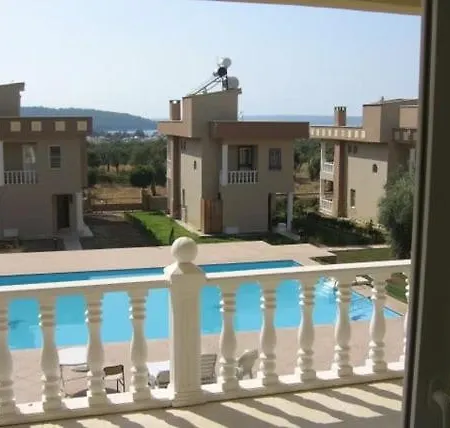 Luxury 3br With Private Pool&garden In Akbuek